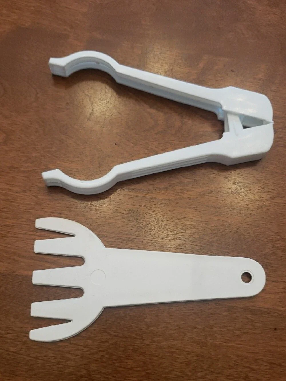 Vtg White Muffin Splitter and Serving Tongs (Set Of 2)